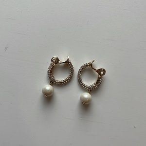 Clip on earrings pearls